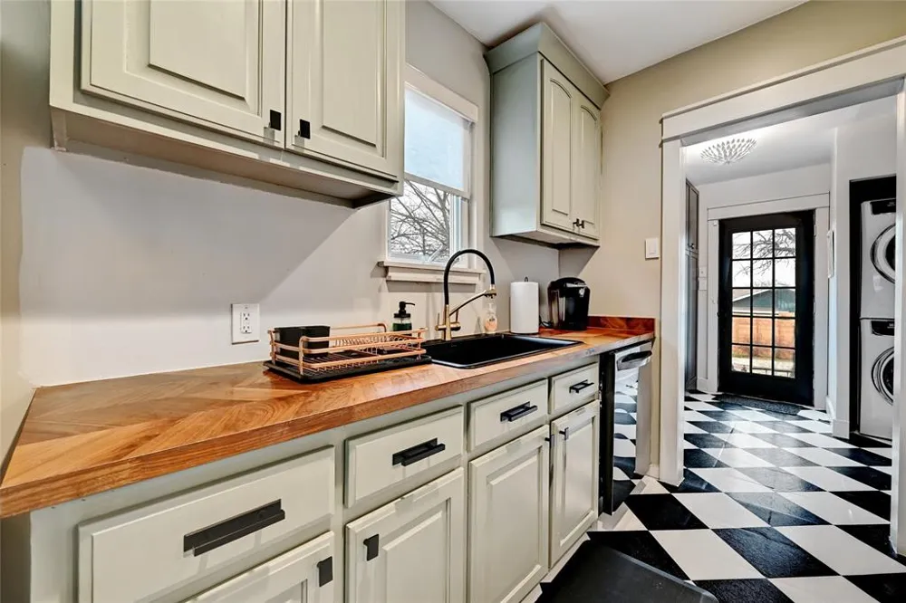 2952 Higgins Street Austin, TX 78722