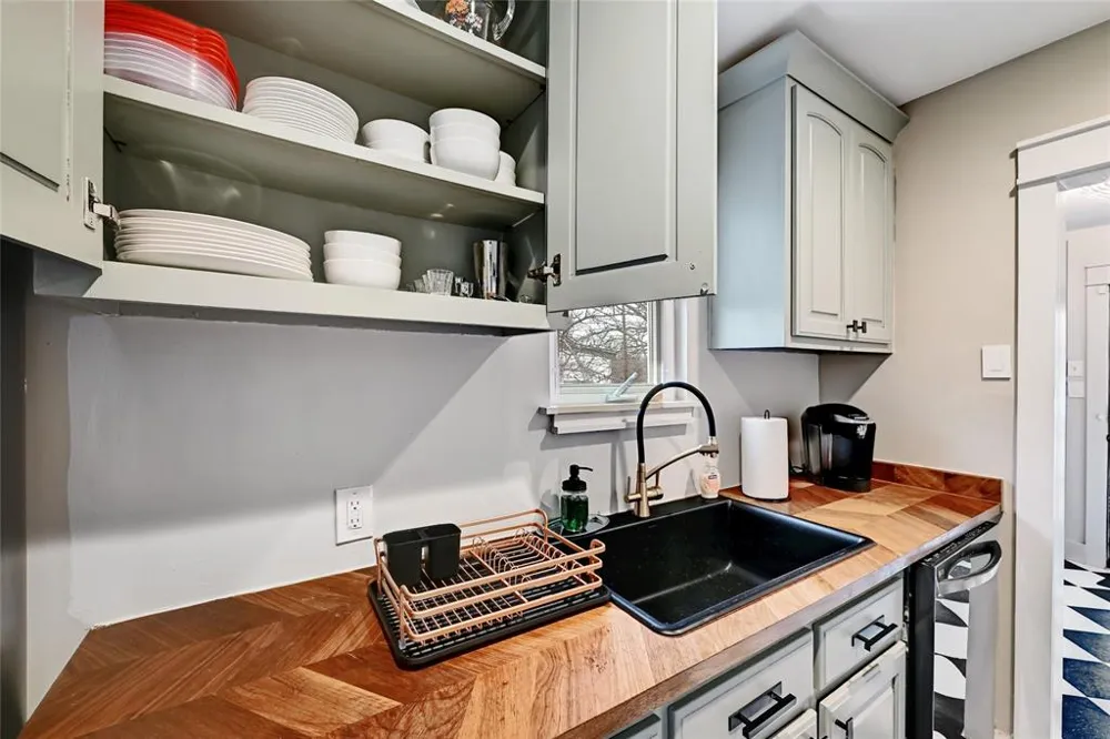 2952 Higgins Street Austin, TX 78722