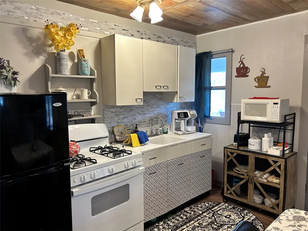 161 Alexander Drive #8 Tow, TX 78672