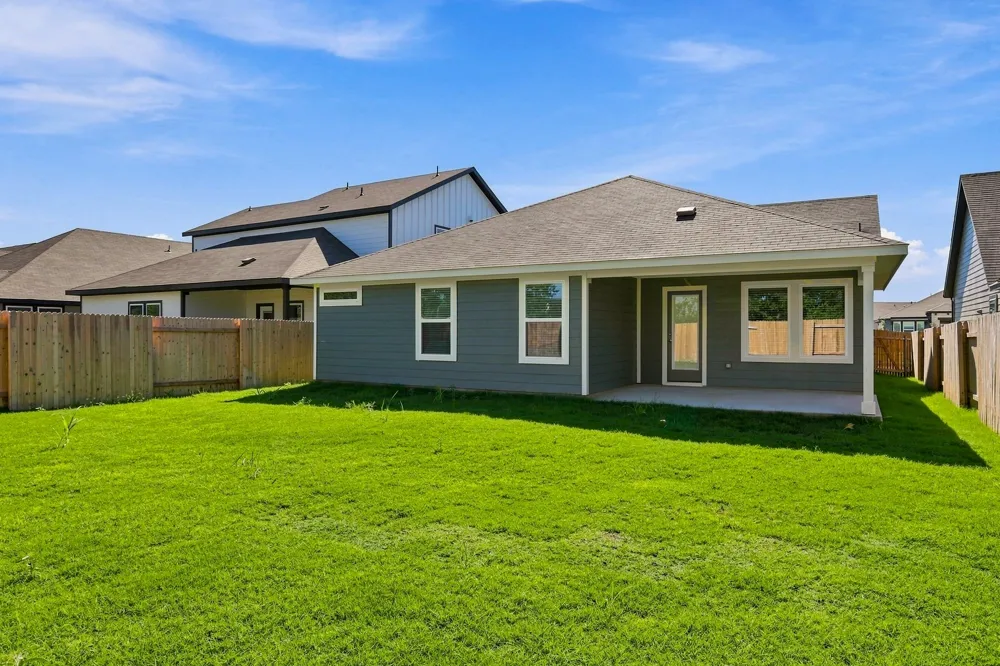 180 Coopers Hawk Crest Cedar Creek, TX 78612
