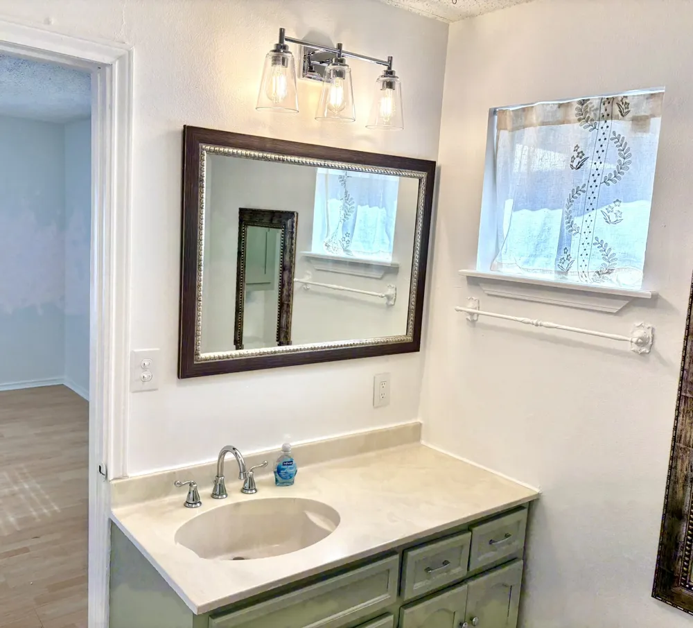 1123 Christie Drive Austin, TX 78721