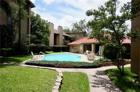 1202 Thorpe Lane #208