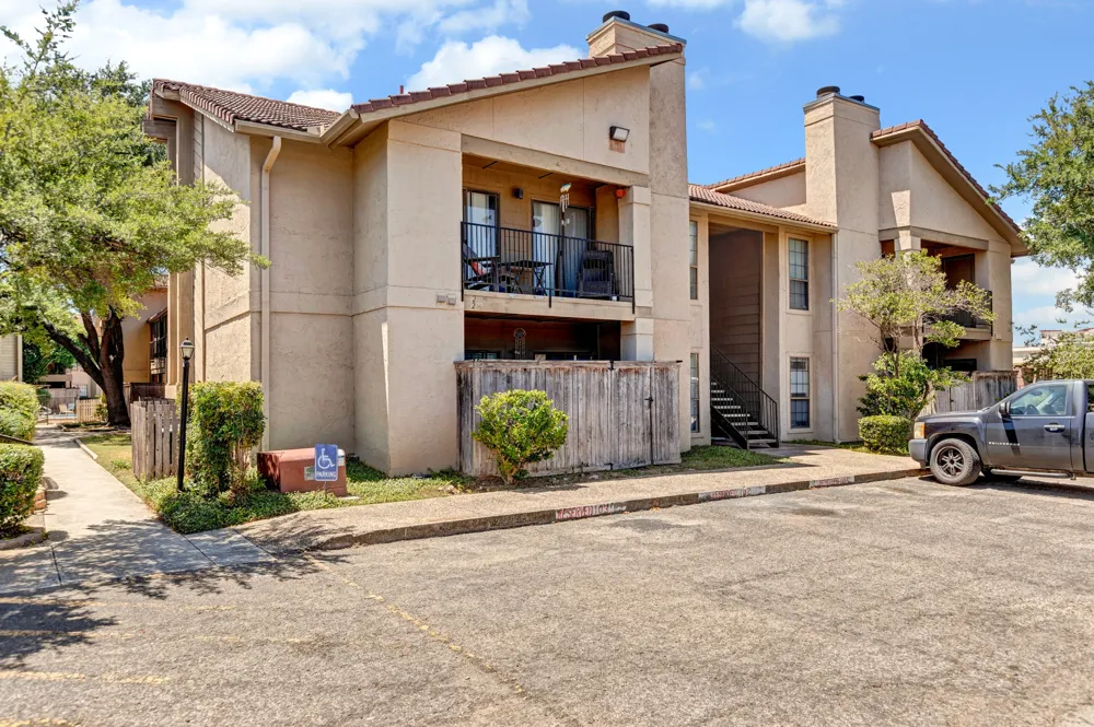 1202 Thorpe Lane #208 San Marcos, TX 78666