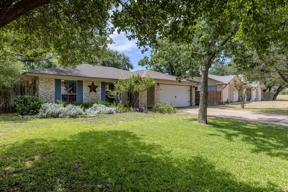 8509 Slant Oak Drive Austin, TX 78729