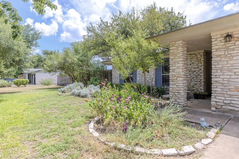 8509 Slant Oak Drive Austin, TX 78729