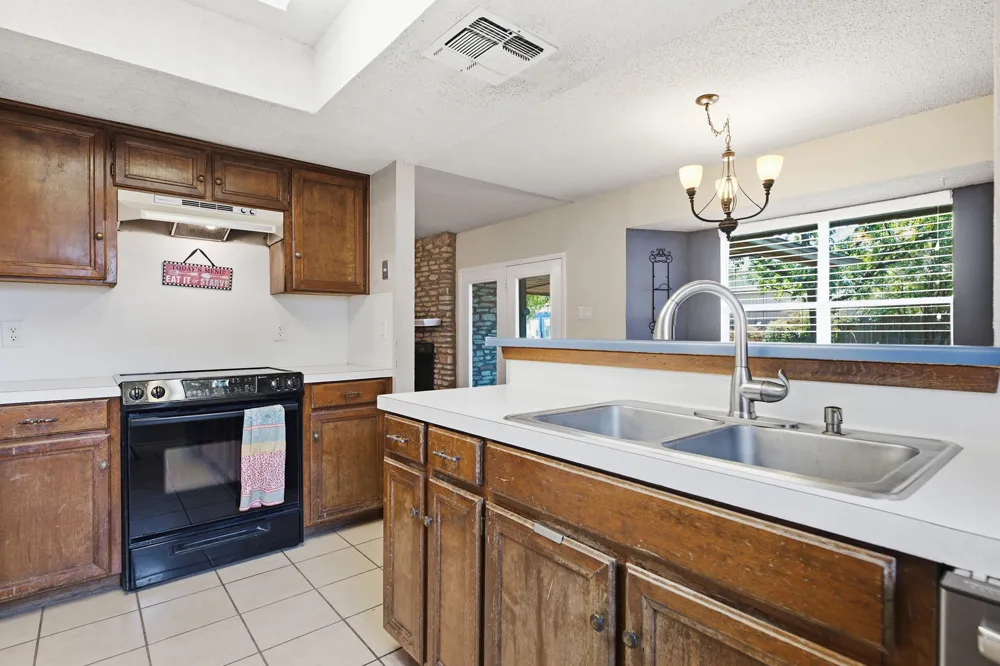 8509 Slant Oak Drive Austin, TX 78729