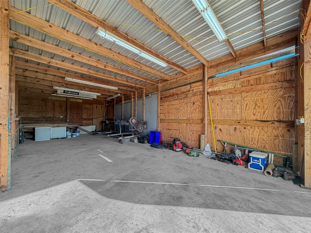 925 Longhollow Road Dale, TX 78616