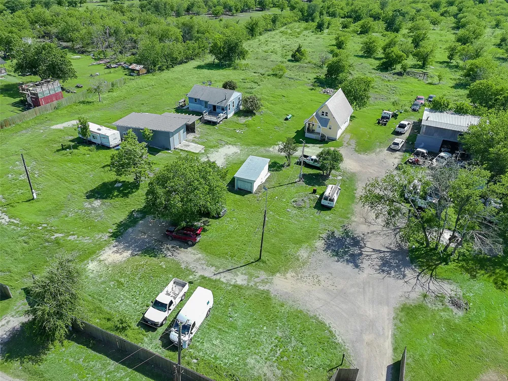 925 Longhollow Road Dale, TX 78616