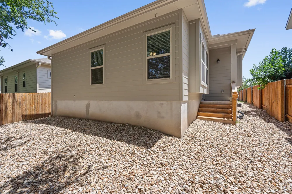 256 Pelican Bay Circle Kyle, TX 78640