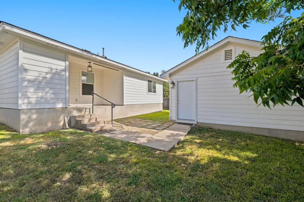 11809 Briarcreek Loop Manor, TX 78653