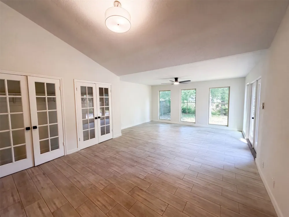 605 Hawthorne Lane Round Rock, TX 78664