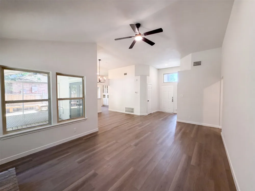 605 Hawthorne Lane Round Rock, TX 78664