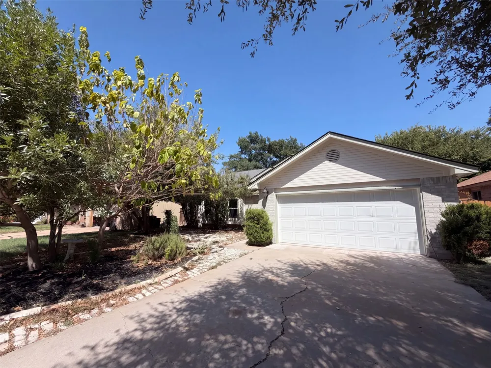 605 Hawthorne Lane Round Rock, TX 78664