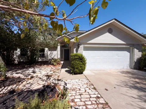 605 Hawthorne Lane
