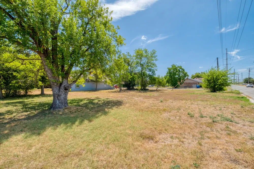 1001 Fifth Street Lockhart, TX 78644