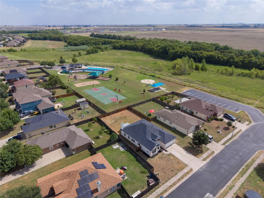 107 Fishbaugh Lane Hutto, TX 78634