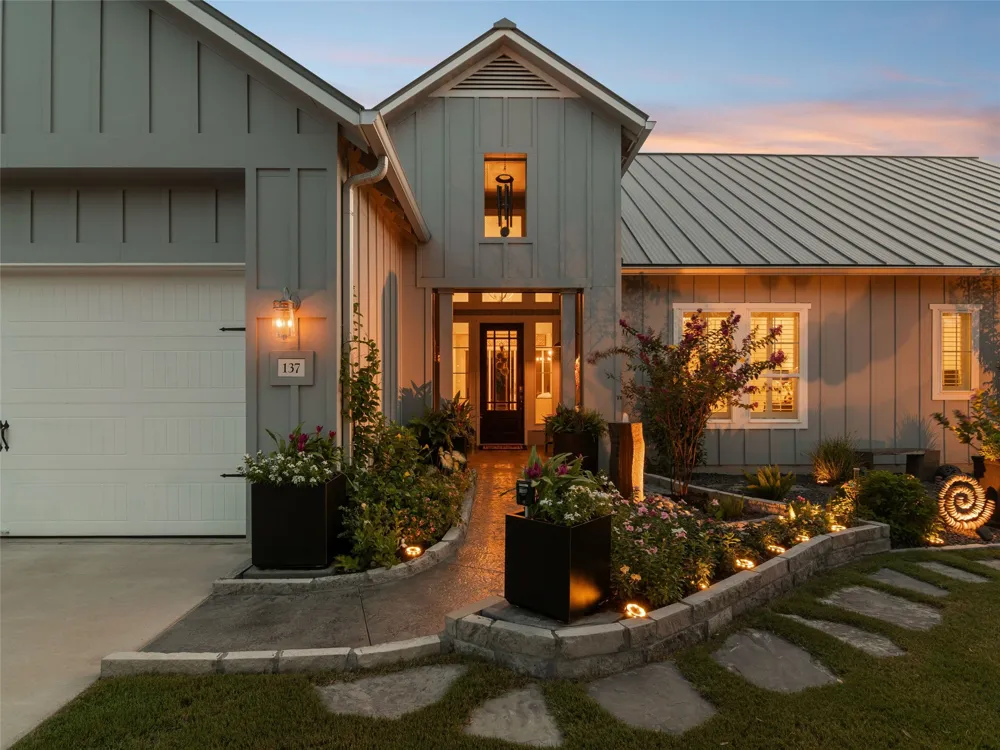137 Sowing Oak Drive San Marcos, TX 78666