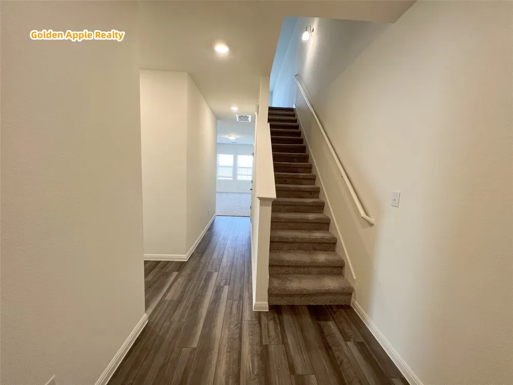 103 Gray Fox Loop Hutto, TX 78634