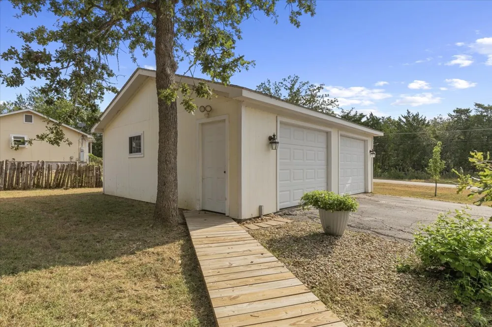 134 Tejas Street Smithville, TX 78957