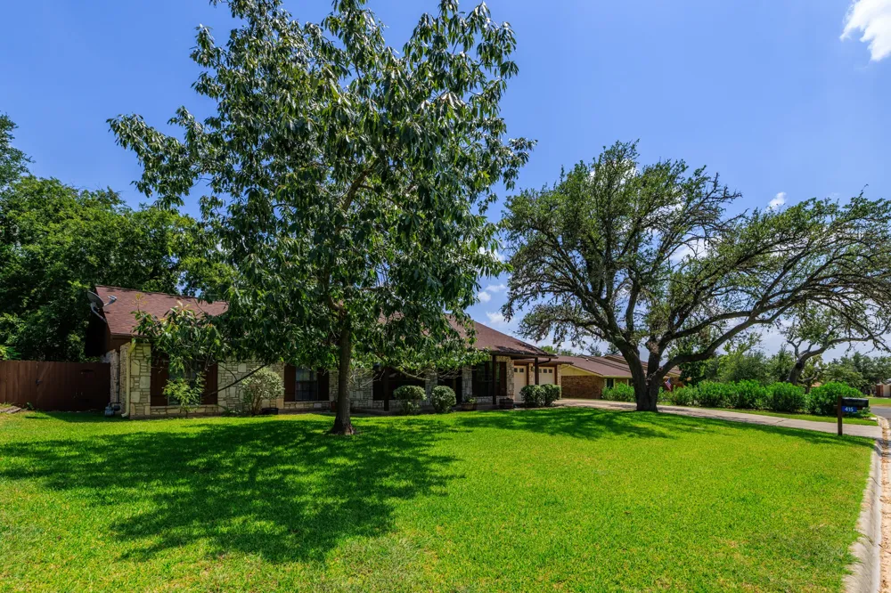 415 Meadow Ridge Drive Kerrville, TX 78028