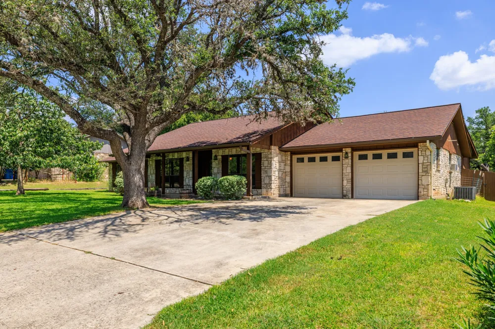 415 Meadow Ridge Drive Kerrville, TX 78028