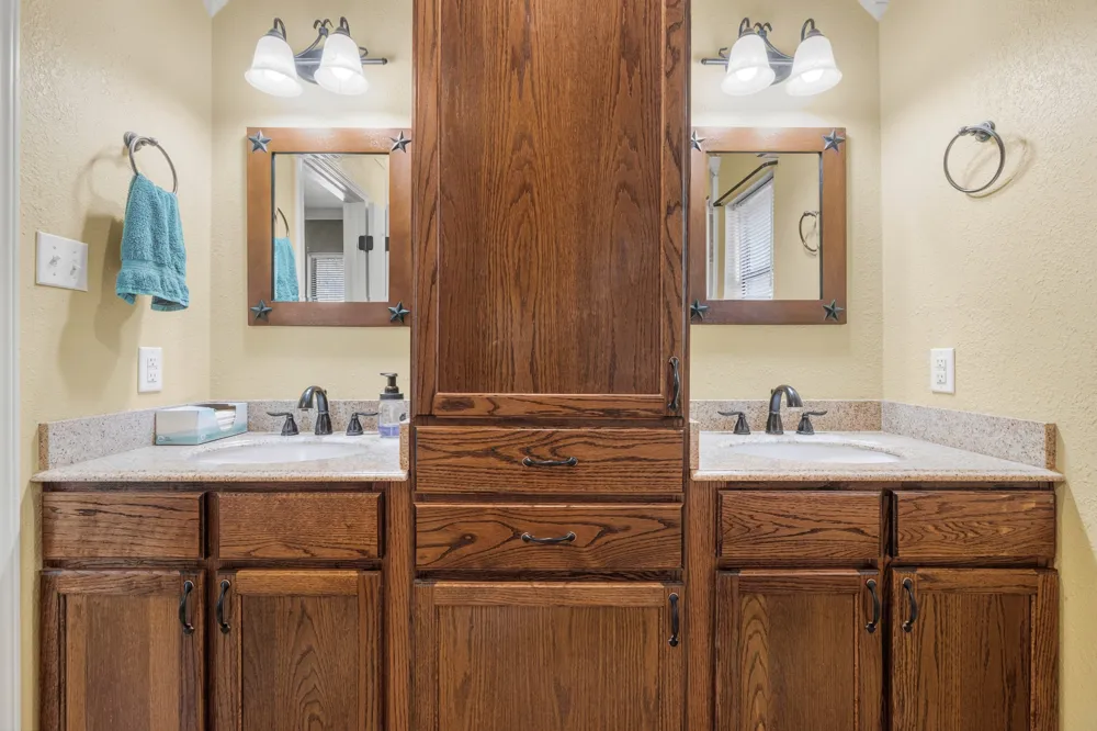 415 Meadow Ridge Drive Kerrville, TX 78028