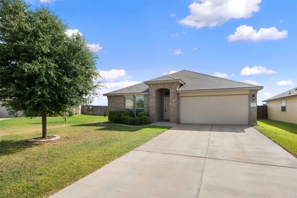 208 Plata Lane Jarrell, TX 76537