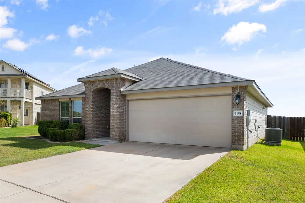 208 Plata Lane Jarrell, TX 76537