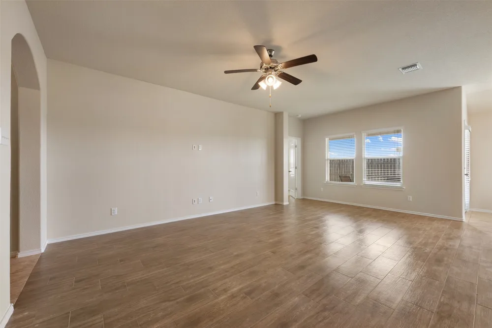 208 Plata Lane Jarrell, TX 76537