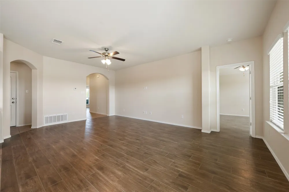 208 Plata Lane Jarrell, TX 76537