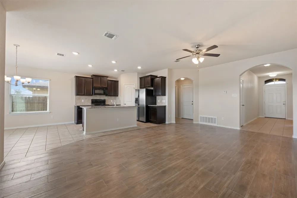 208 Plata Lane Jarrell, TX 76537