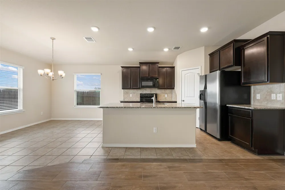 208 Plata Lane Jarrell, TX 76537