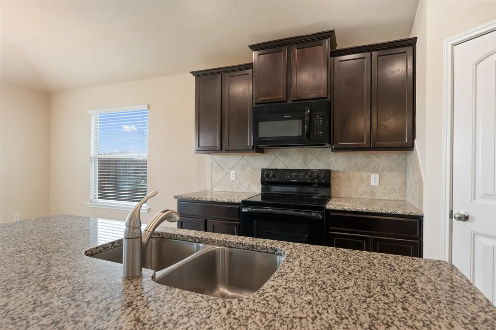 208 Plata Lane Jarrell, TX 76537