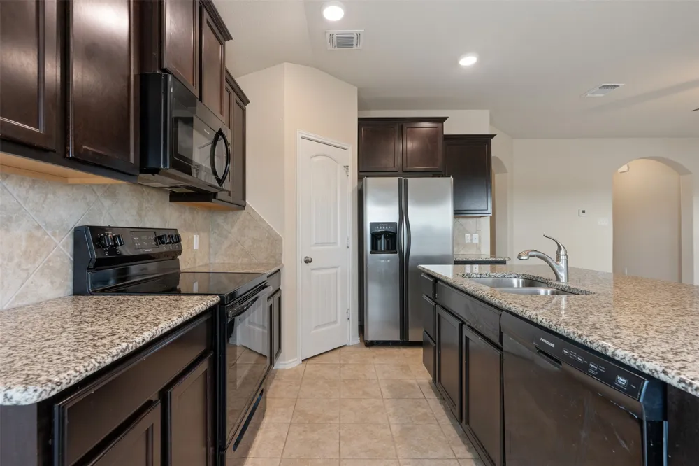 208 Plata Lane Jarrell, TX 76537