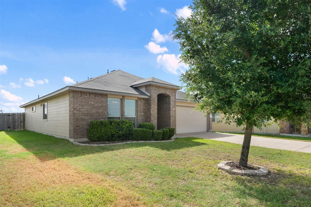 208 Plata Lane Jarrell, TX 76537
