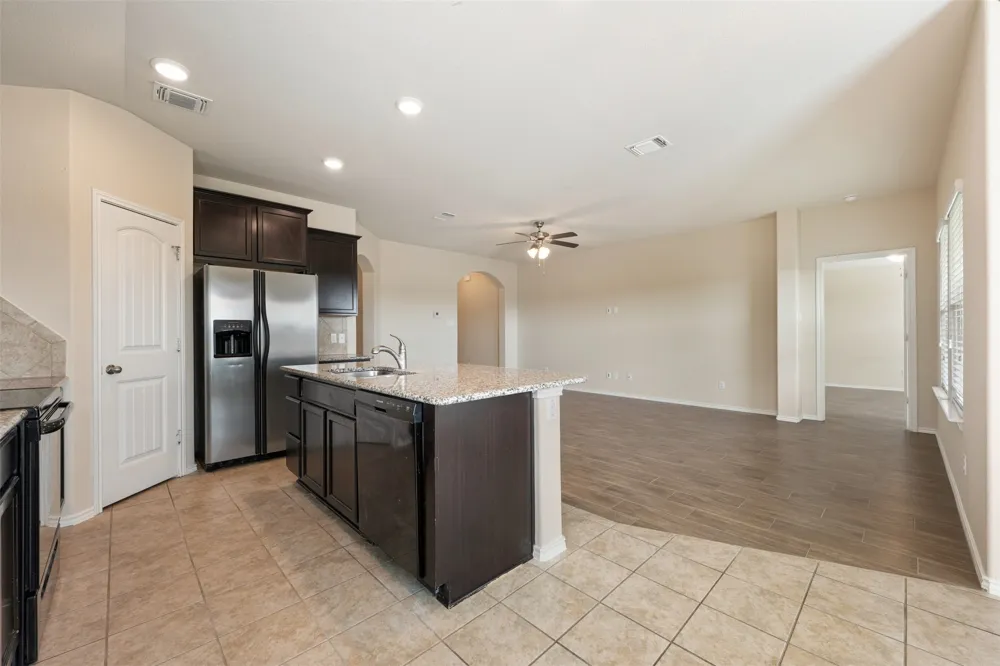 208 Plata Lane Jarrell, TX 76537