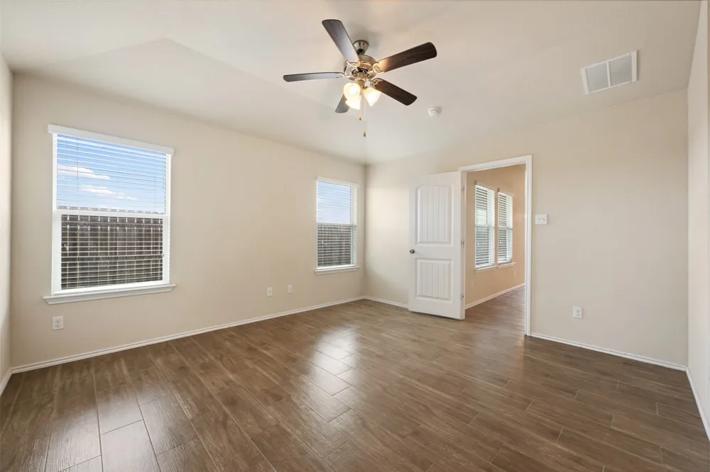 208 Plata Lane Jarrell, TX 76537