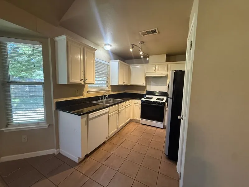 2107 Yaupon Trail Cedar Park, TX 78613