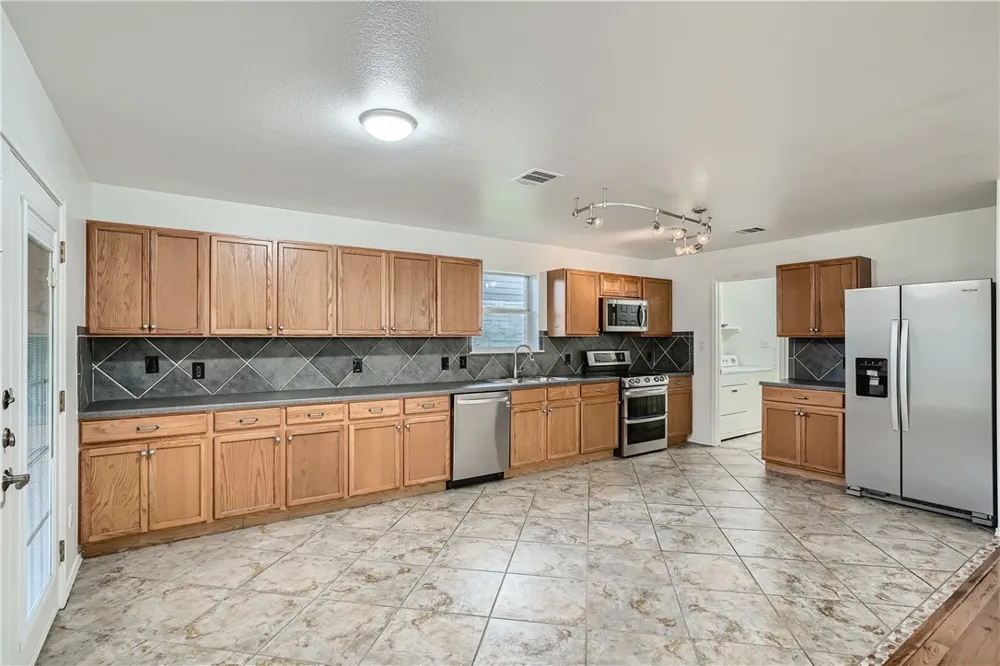 1105 Fox Sparrow Cove Pflugerville, TX 78660