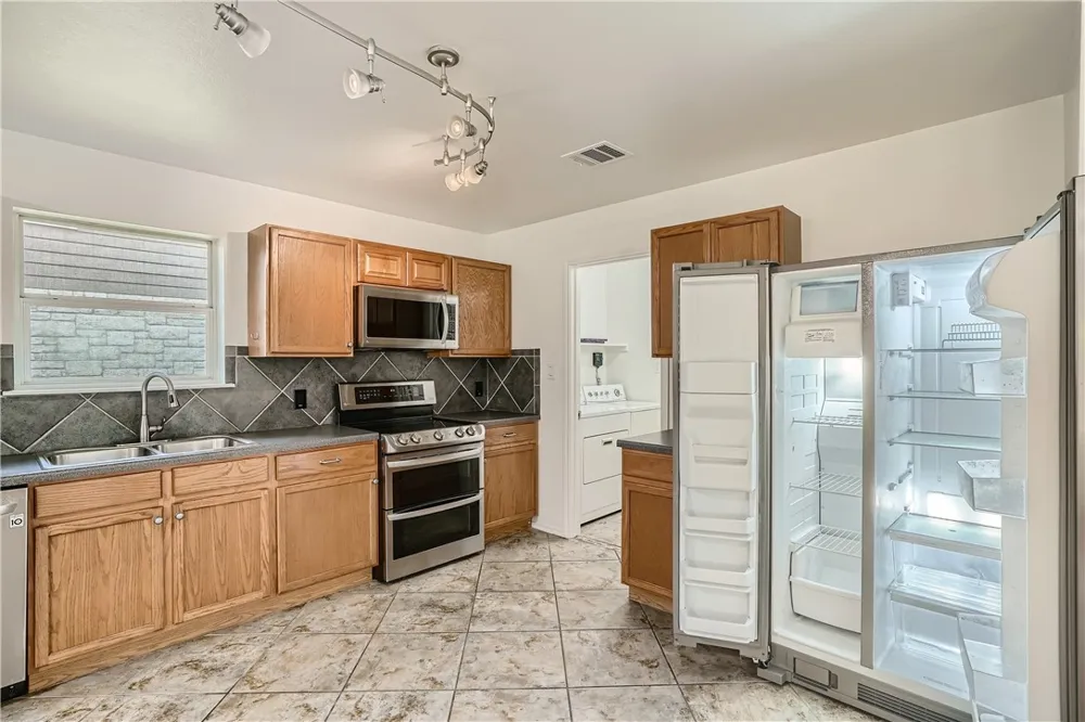1105 Fox Sparrow Cove Pflugerville, TX 78660