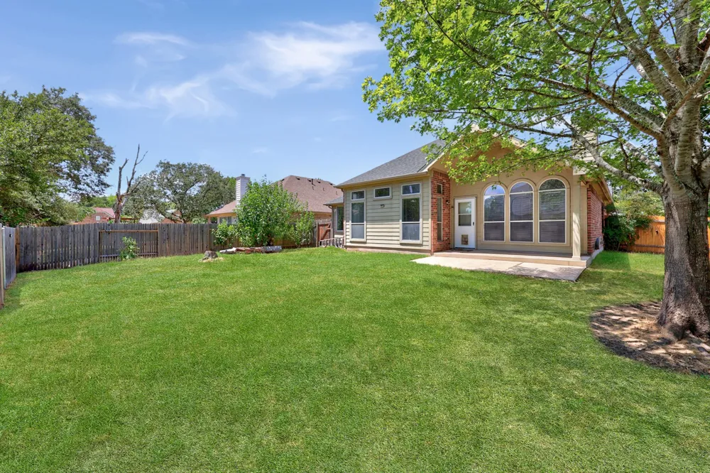 437 Hometown Parkway Kyle, TX 78640