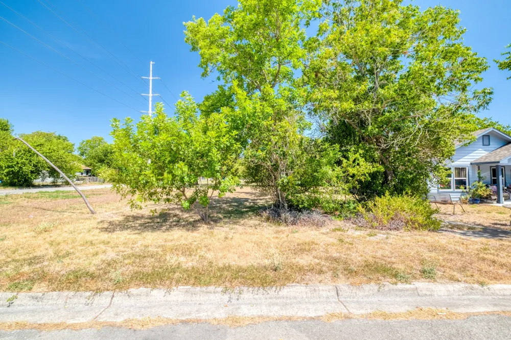 1003 Fifth Street Lockhart, TX 78644