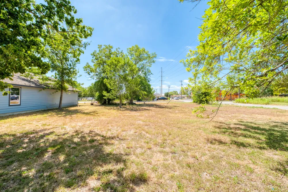 1003 Fifth Street Lockhart, TX 78644