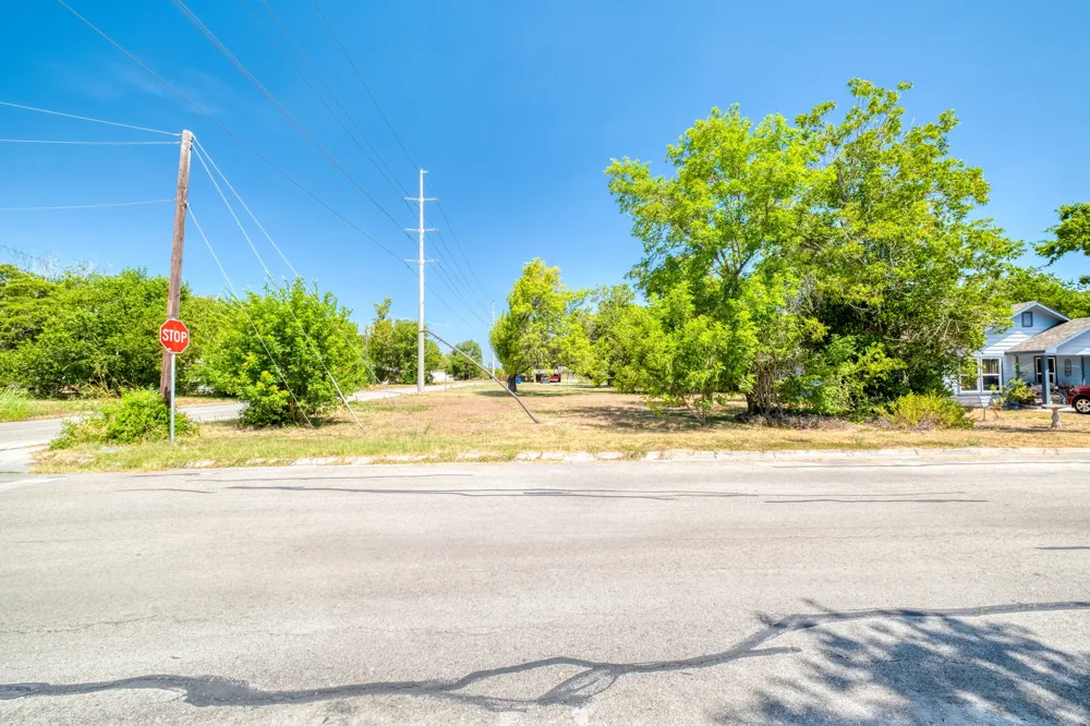 1003 Fifth Street Lockhart, TX 78644