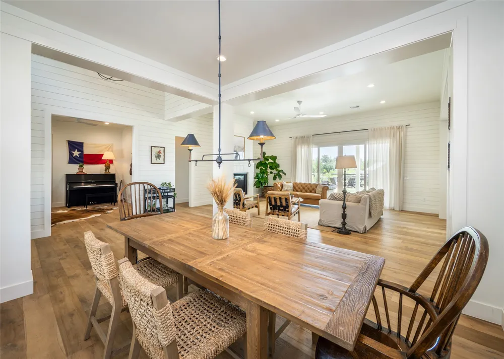 112 Roanoak Drive Dripping Springs, TX 78620