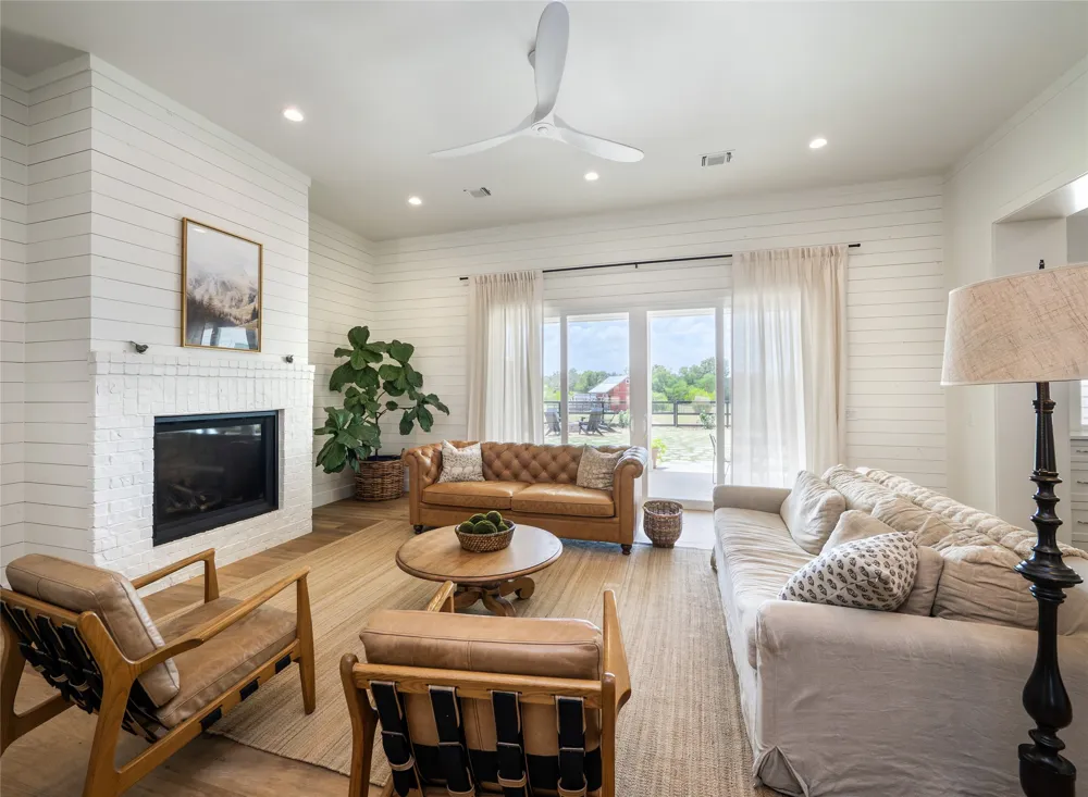112 Roanoak Drive Dripping Springs, TX 78620