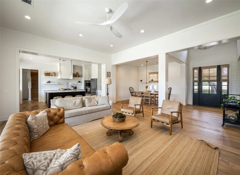 112 Roanoak Drive Dripping Springs, TX 78620