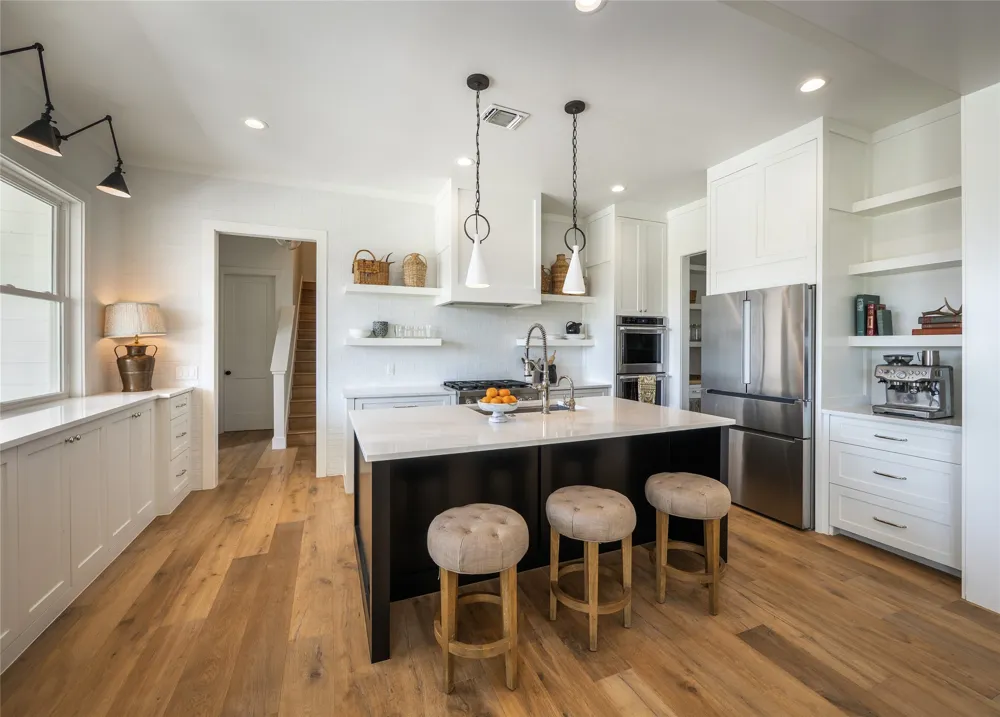 112 Roanoak Drive Dripping Springs, TX 78620