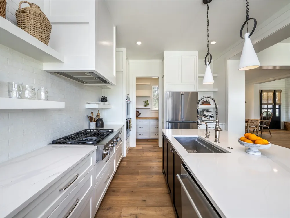 112 Roanoak Drive Dripping Springs, TX 78620