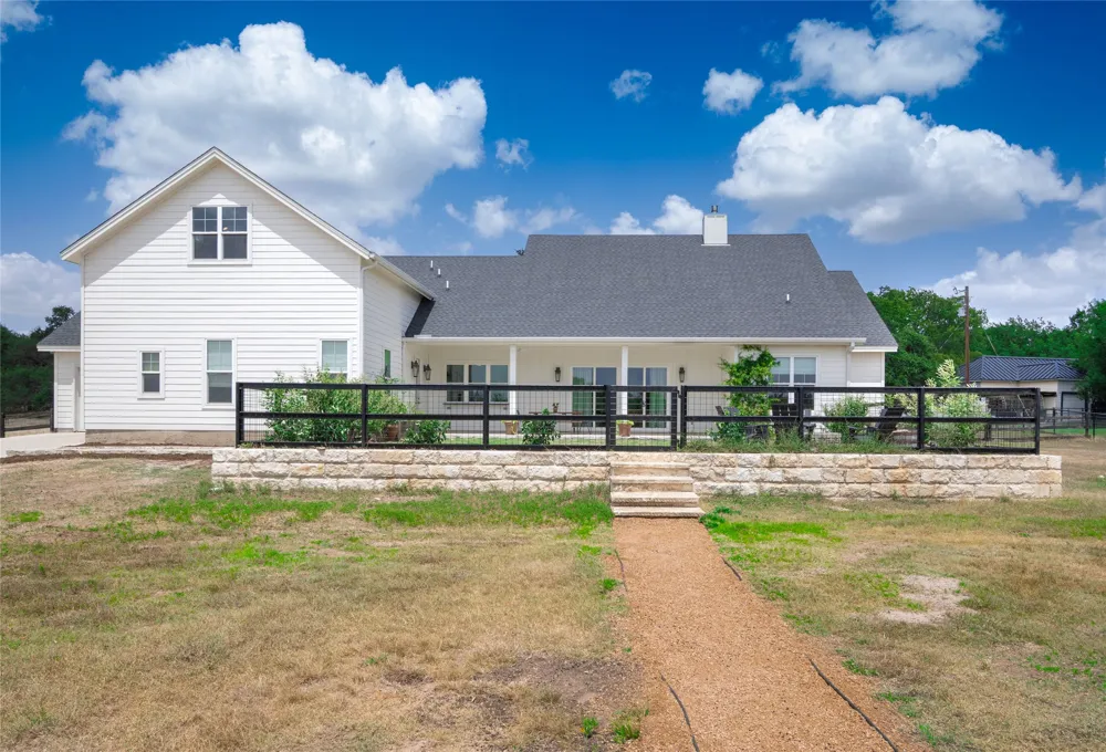112 Roanoak Drive Dripping Springs, TX 78620